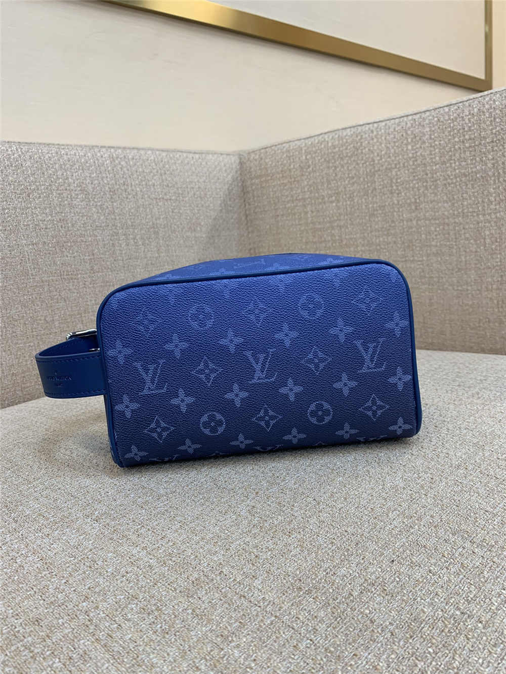 Louis Vuitton LOCKER DOPP KIT M11559 size：23x13x12cm 2025 new 